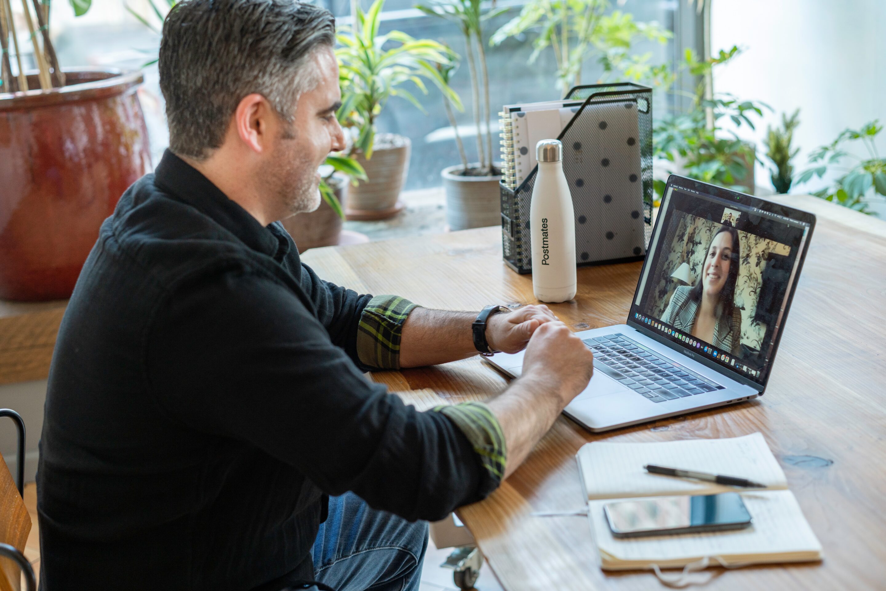 linkedin-sales-solutions-Be5aVKFv9ho-unsplash working from home